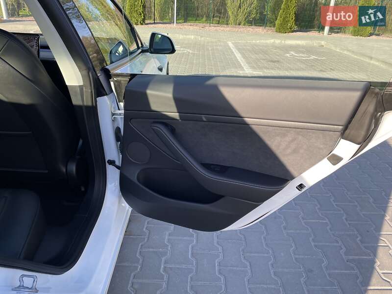 Седан Tesla Model 3 2021 в Кременчуге