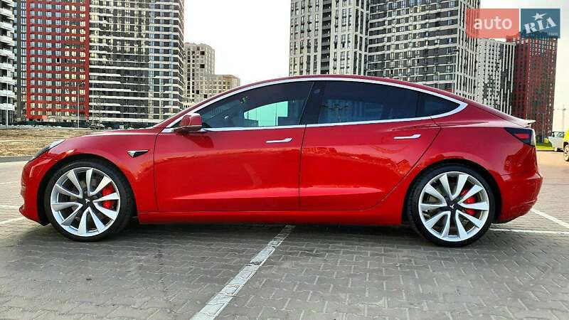 Седан Tesla Model 3 2018 в Києві