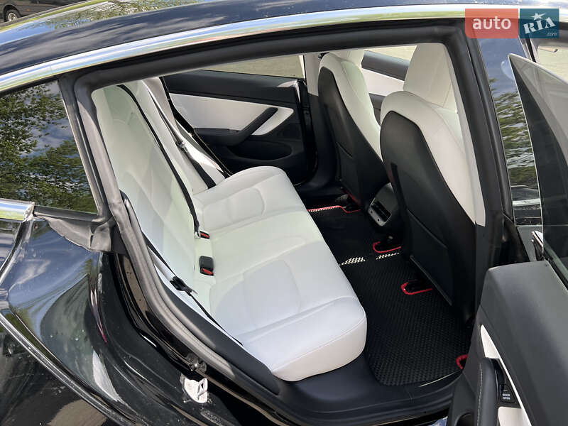 Седан Tesla Model 3 2019 в Киеве