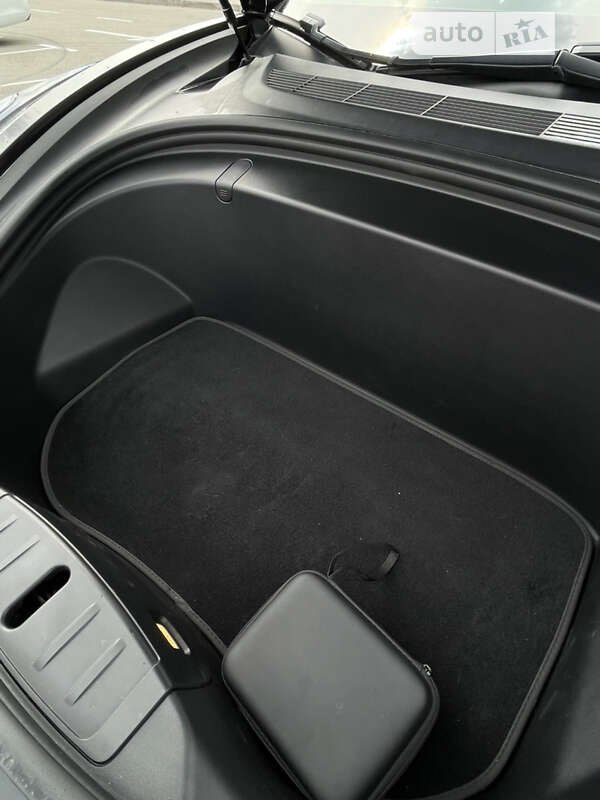 Седан Tesla Model 3 2019 в Киеве