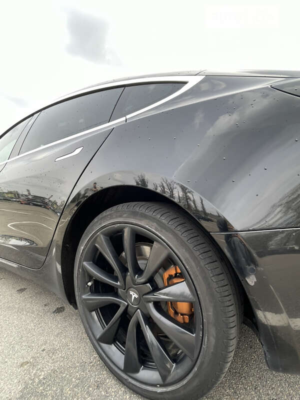 Седан Tesla Model 3 2019 в Киеве