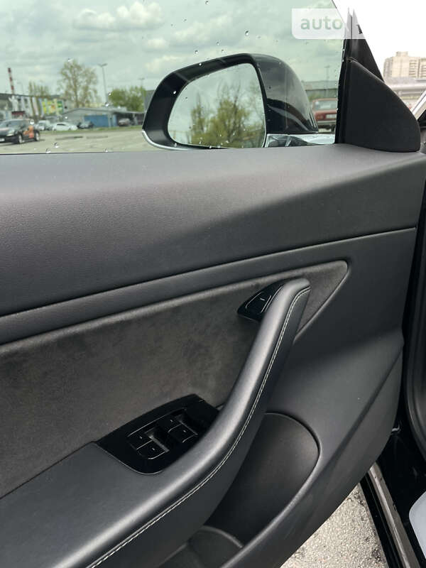 Седан Tesla Model 3 2019 в Киеве