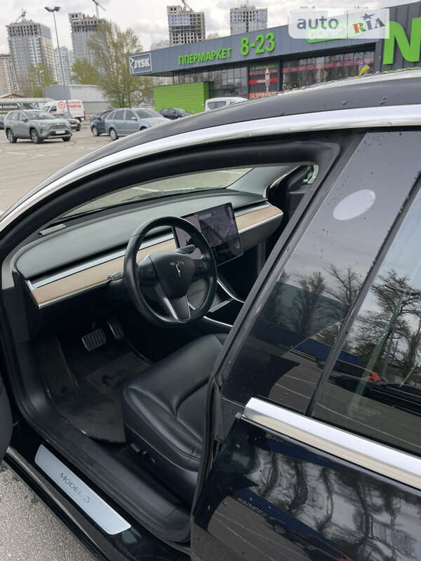 Седан Tesla Model 3 2019 в Киеве