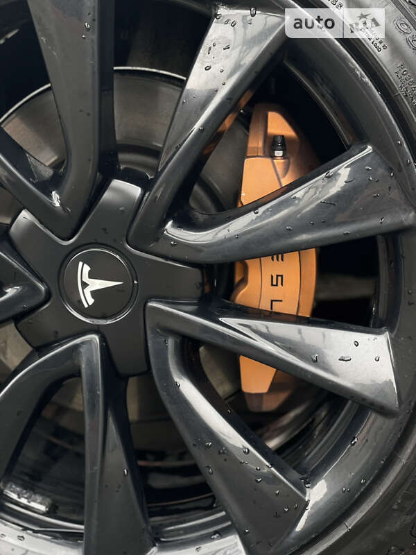 Седан Tesla Model 3 2019 в Киеве