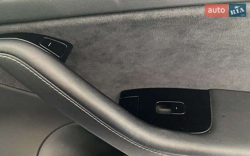 Седан Tesla Model 3 2018 в Шептицькому