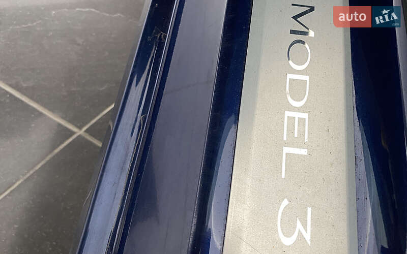 Седан Tesla Model 3 2018 в Шептицькому