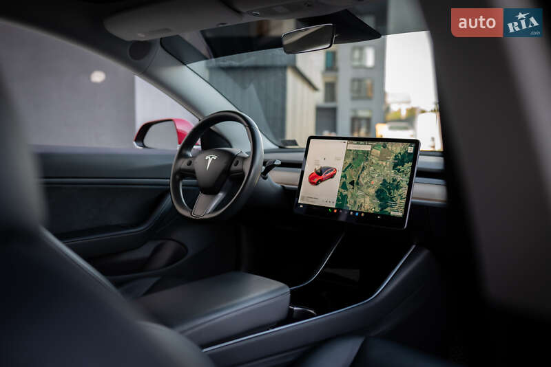 Седан Tesla Model 3 2018 в Кременці