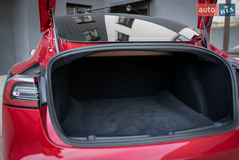 Седан Tesla Model 3 2018 в Кременці