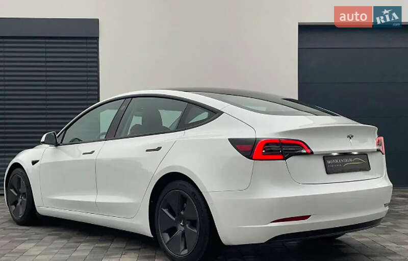 Седан Tesla Model 3 2021 в Києві