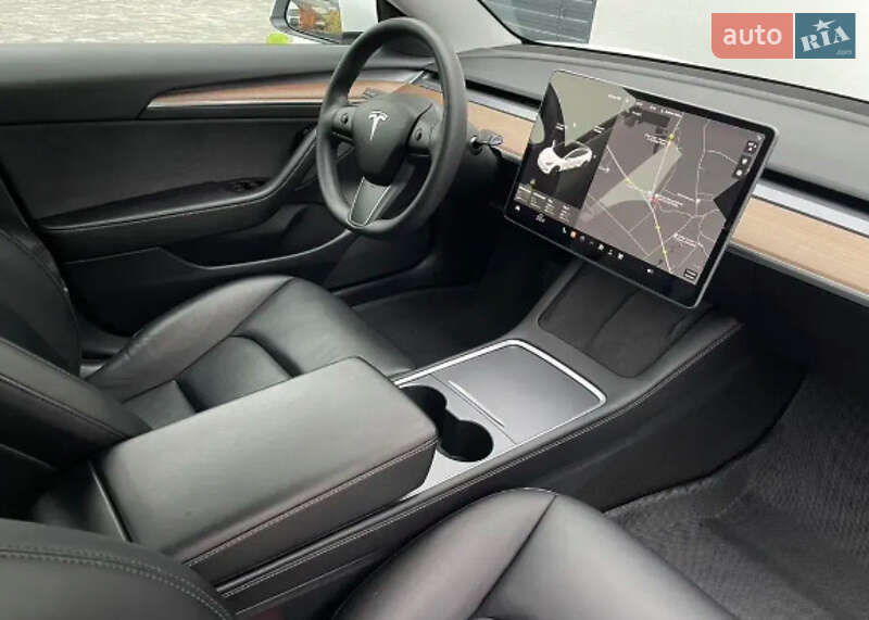 Седан Tesla Model 3 2021 в Києві