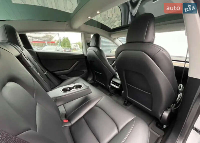 Седан Tesla Model 3 2021 в Києві