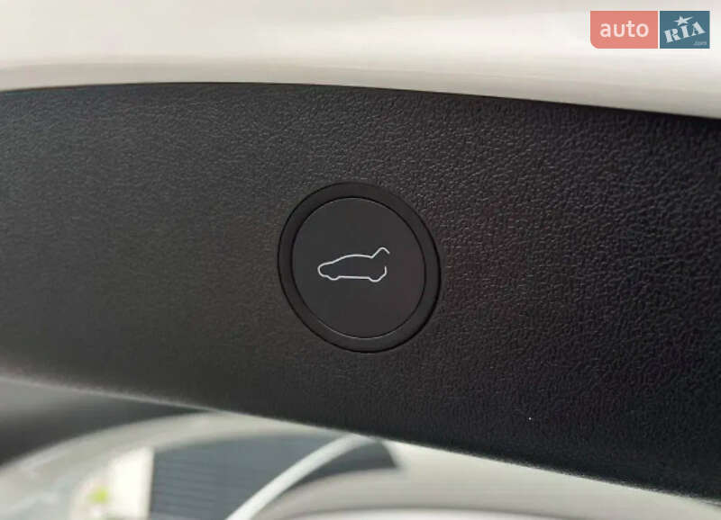 Седан Tesla Model 3 2021 в Києві