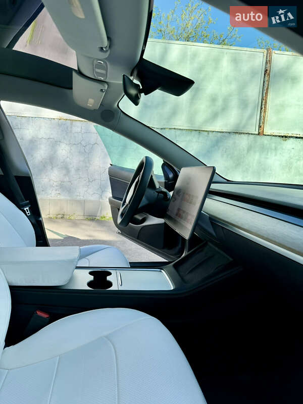 Седан Tesla Model 3 2019 в Одесі