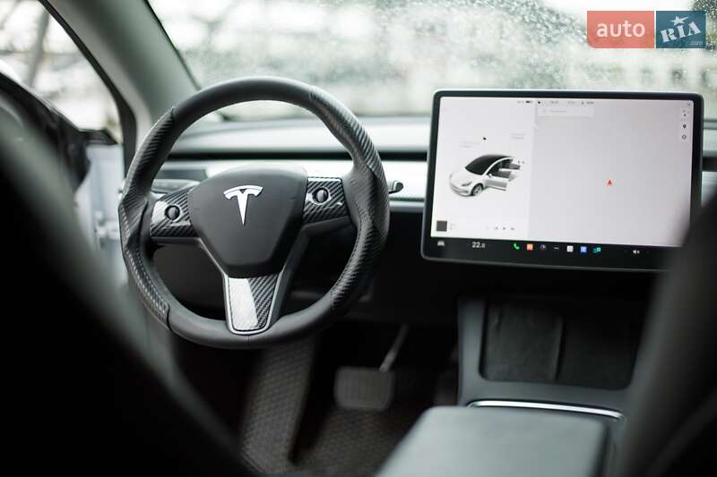 Седан Tesla Model 3 2021 в Львове