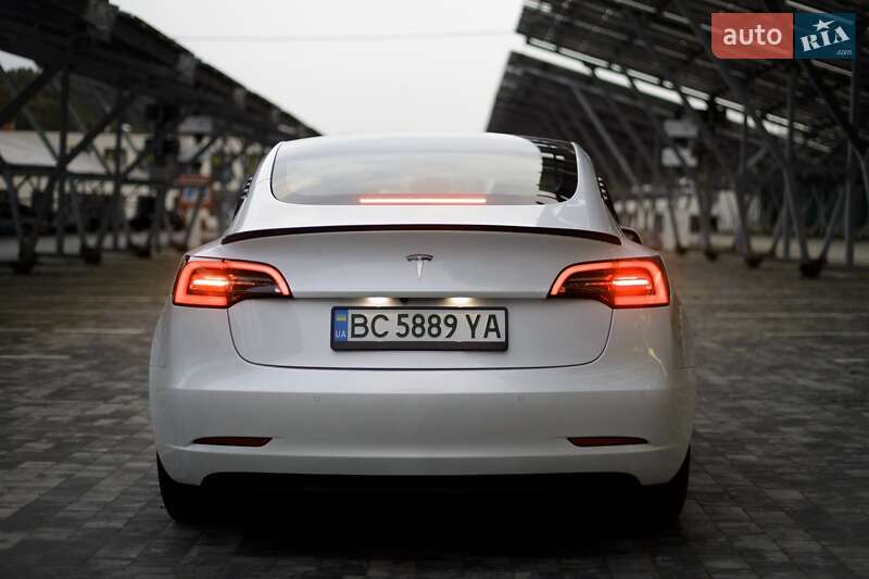 Седан Tesla Model 3 2021 в Львове