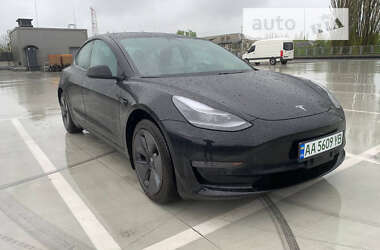 Седан Tesla Model 3 2021 в 
