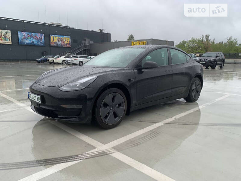 Седан Tesla Model 3 2021 в Киеве