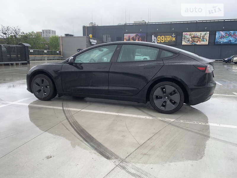 Седан Tesla Model 3 2021 в Киеве
