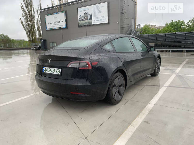 Седан Tesla Model 3 2021 в Киеве