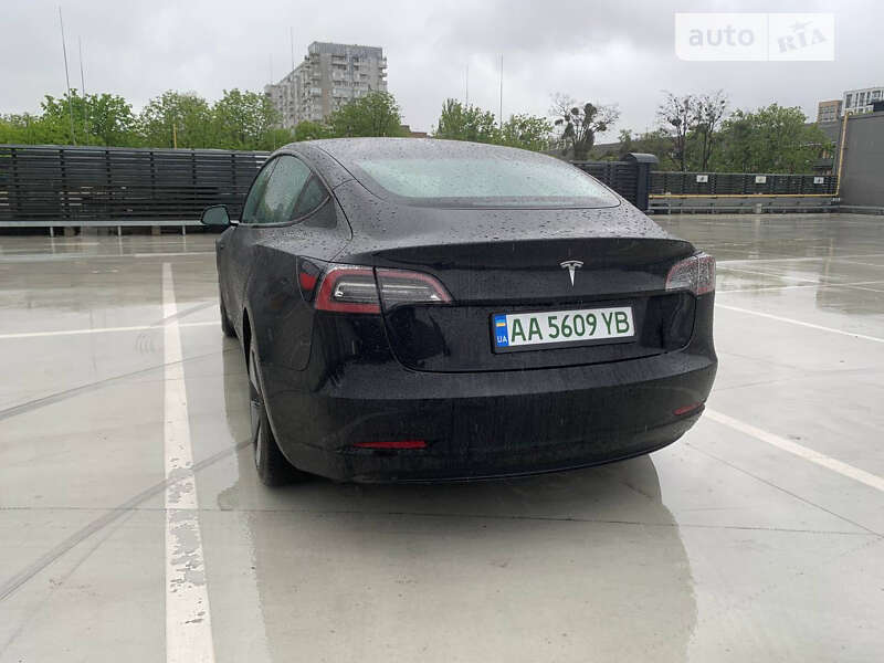 Седан Tesla Model 3 2021 в Киеве