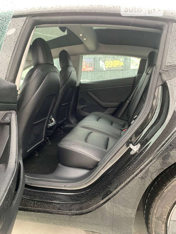 Седан Tesla Model 3 2021 в Киеве