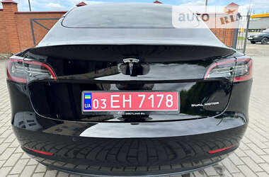 Седан Tesla Model 3 2021 в Луцке