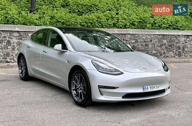 Седан Tesla Model 3 2018 в Києві