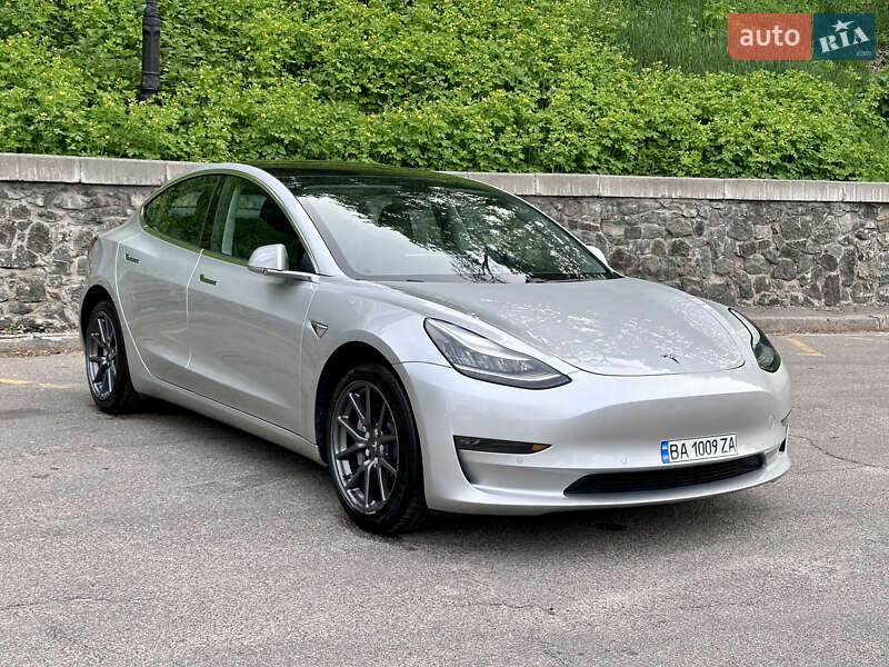 Седан Tesla Model 3 2018 в Києві
