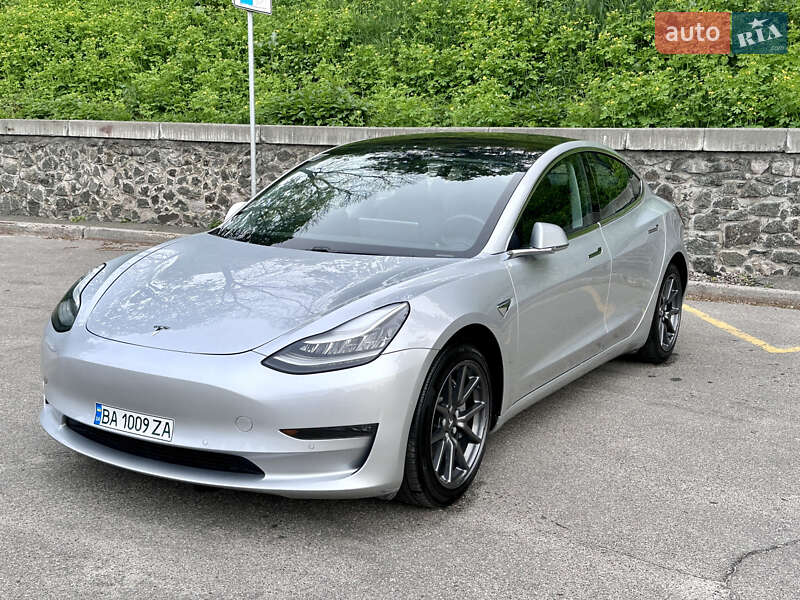 Седан Tesla Model 3 2018 в Києві