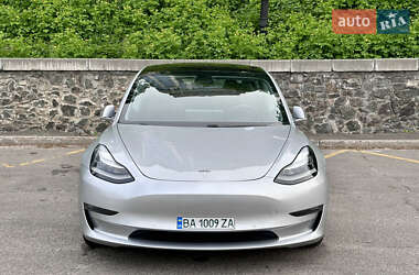 Седан Tesla Model 3 2018 в Києві