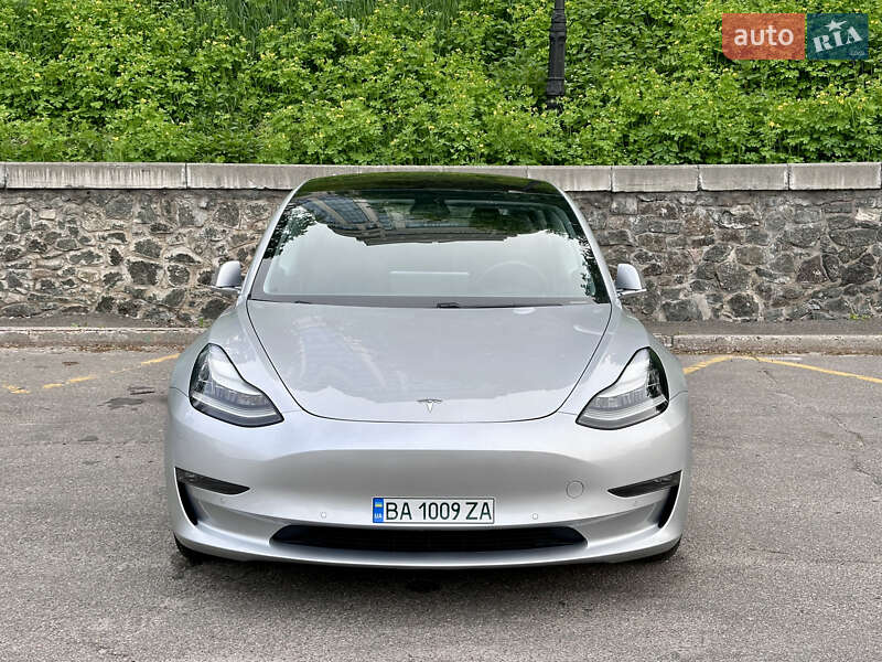 Седан Tesla Model 3 2018 в Києві