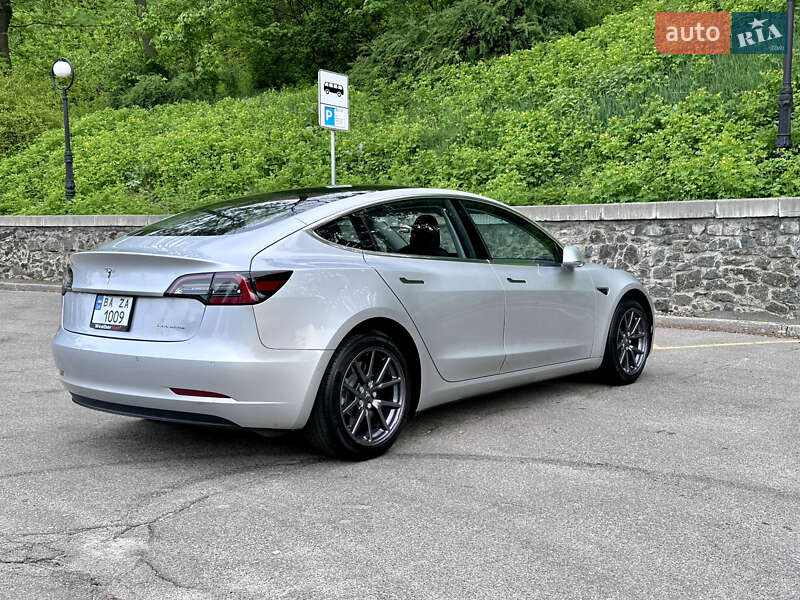 Седан Tesla Model 3 2018 в Києві