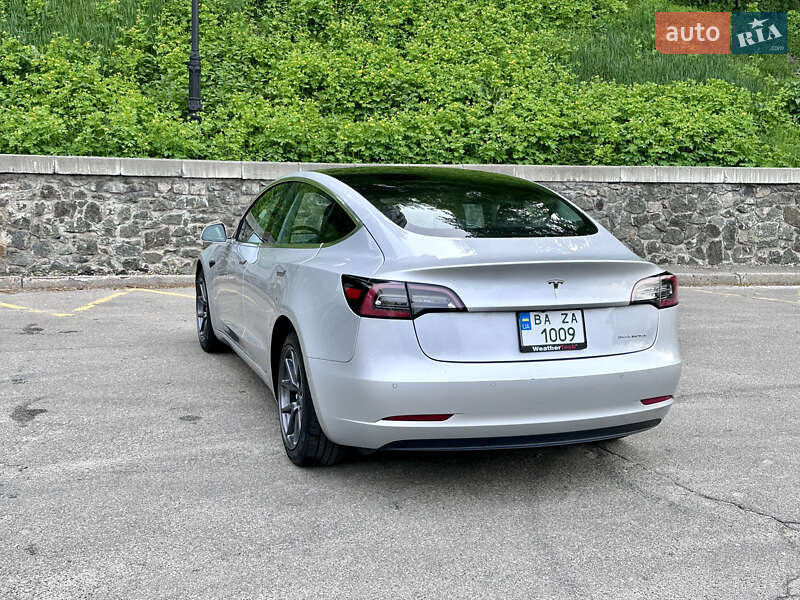 Седан Tesla Model 3 2018 в Києві