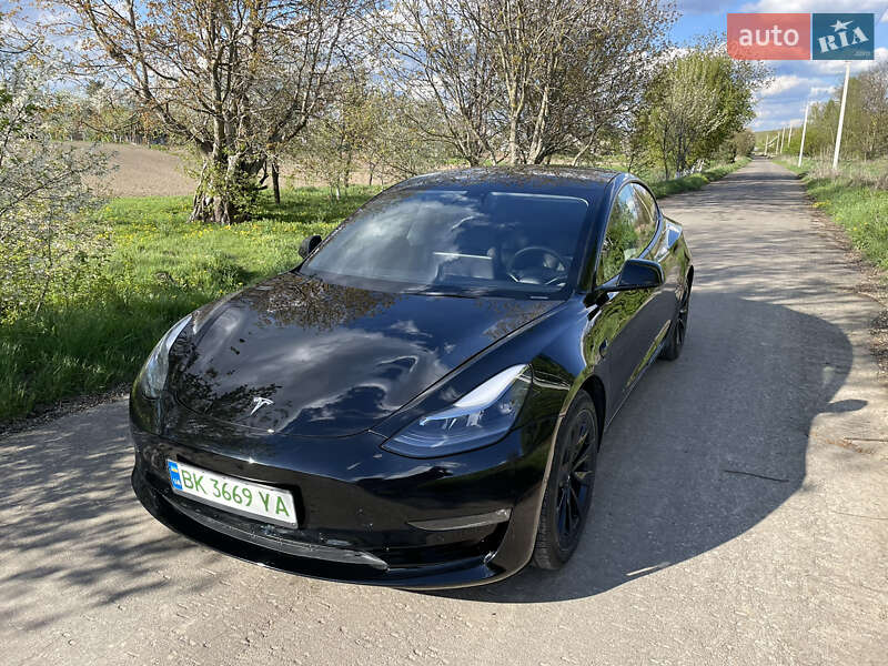 Седан Tesla Model 3 2021 в Ровно