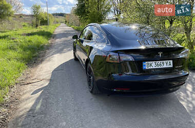 Седан Tesla Model 3 2021 в Рівному