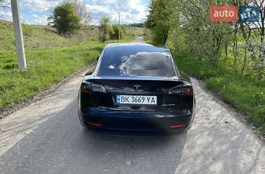 Седан Tesla Model 3 2021 в Рівному
