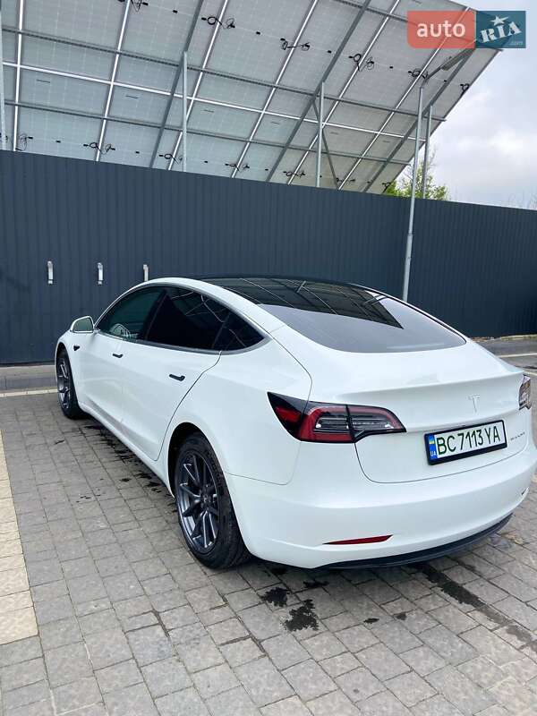 Седан Tesla Model 3 2019 в Самборі