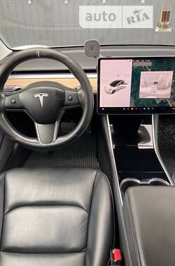 Седан Tesla Model 3 2019 в Самборе
