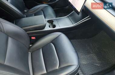 Седан Tesla Model 3 2018 в Нетешине