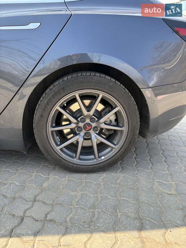 Седан Tesla Model 3 2018 в Одесі