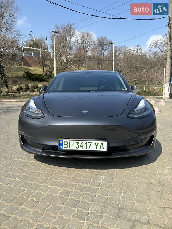 Седан Tesla Model 3 2018 в Одесі