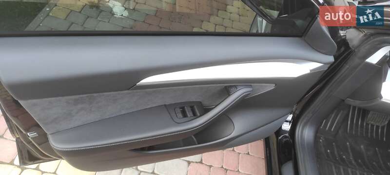 Седан Tesla Model 3 2021 в Виннице