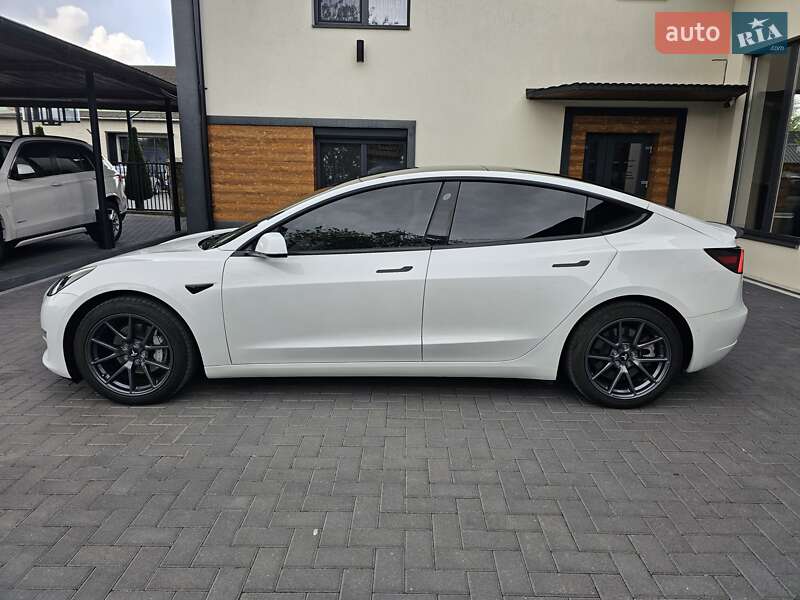 Седан Tesla Model 3 2021 в Коломиї