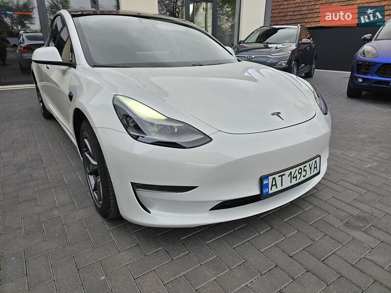 Седан Tesla Model 3 2021 в Коломиї