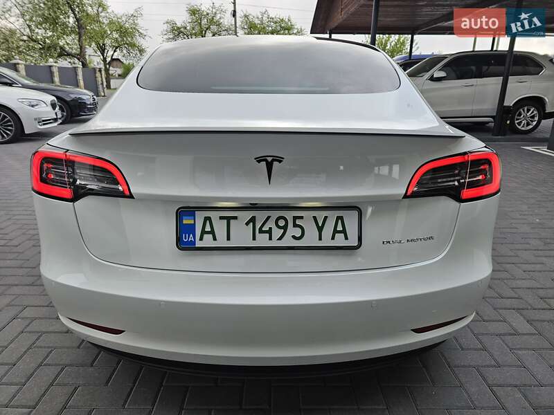 Седан Tesla Model 3 2021 в Коломиї