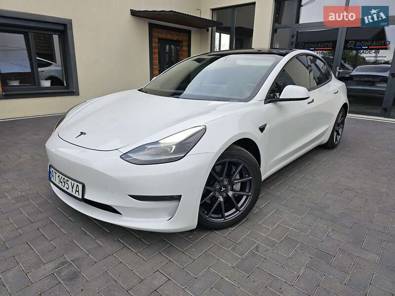 Седан Tesla Model 3 2021 в Коломиї