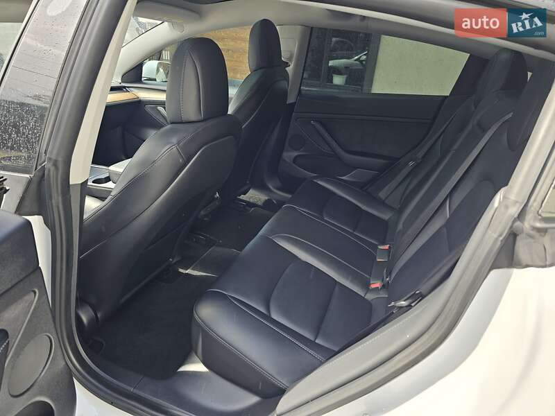 Седан Tesla Model 3 2021 в Коломиї