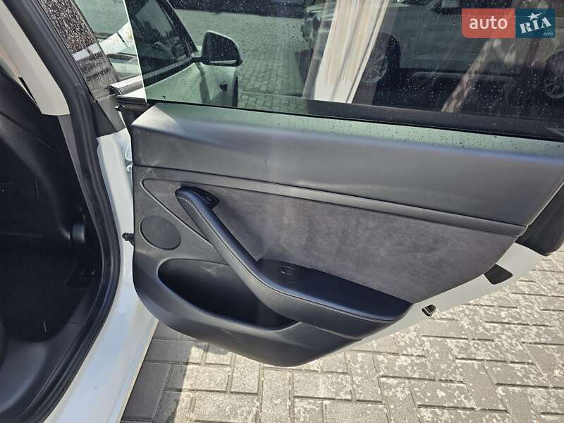 Седан Tesla Model 3 2021 в Коломиї