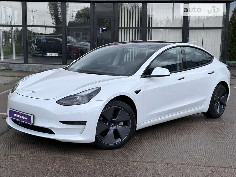 Седан Tesla Model 3 2021 в Киеве