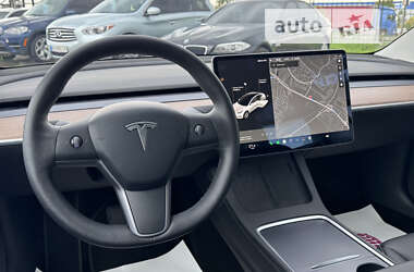 Седан Tesla Model 3 2021 в Киеве